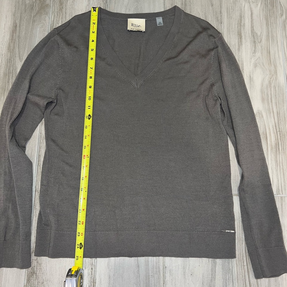Elie Tahari Women’s Taupe V-Neck Sweater